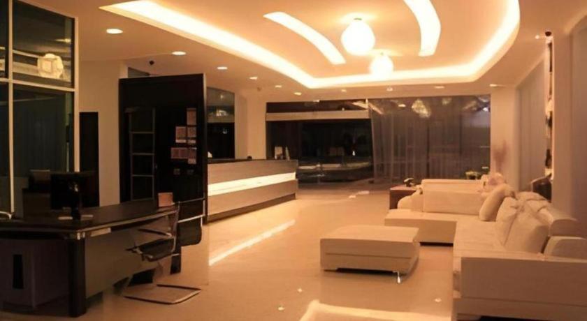 Kingston Hotel Кота Кинабалу Екстериор снимка